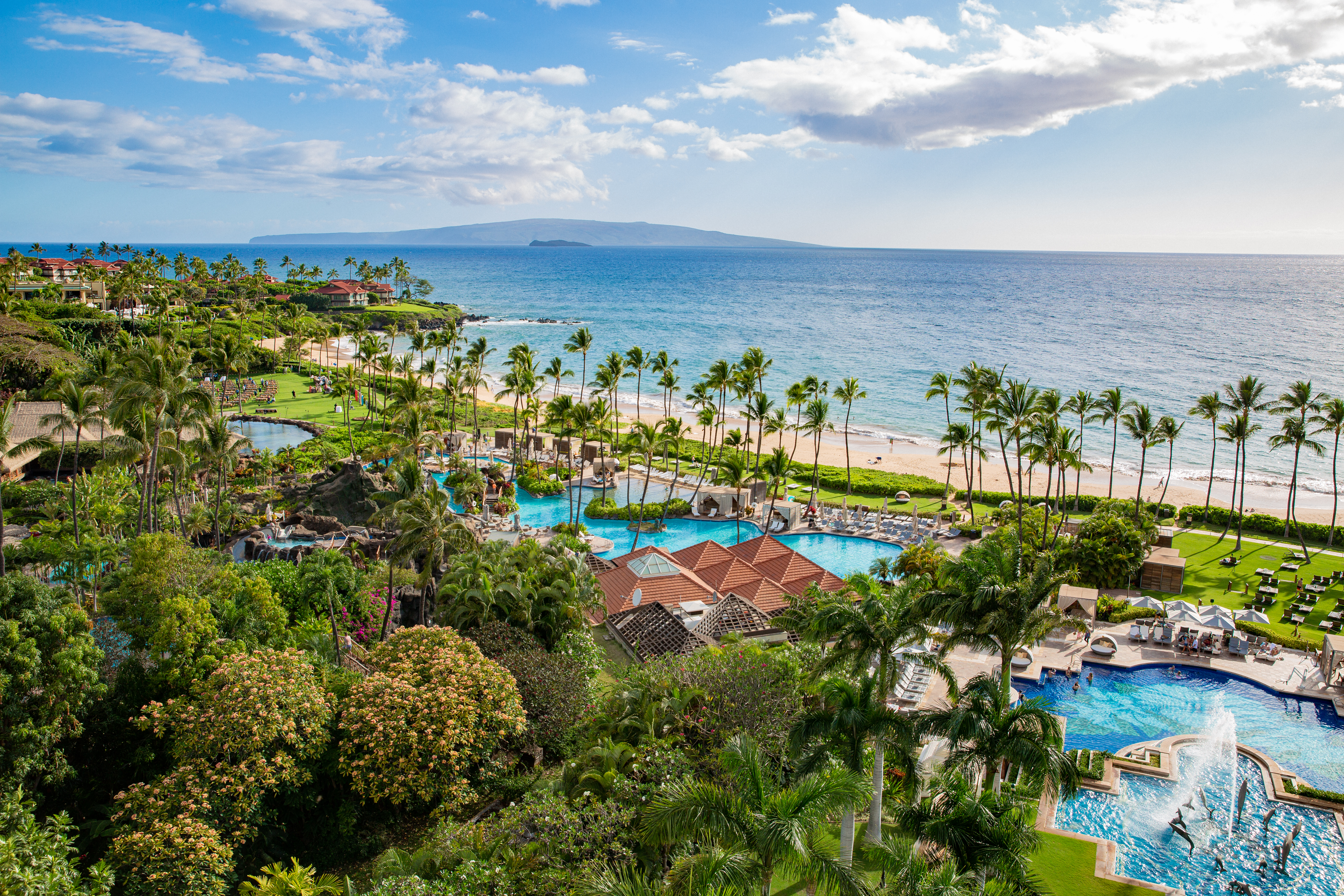 Grand Wailea resort grounds and pool