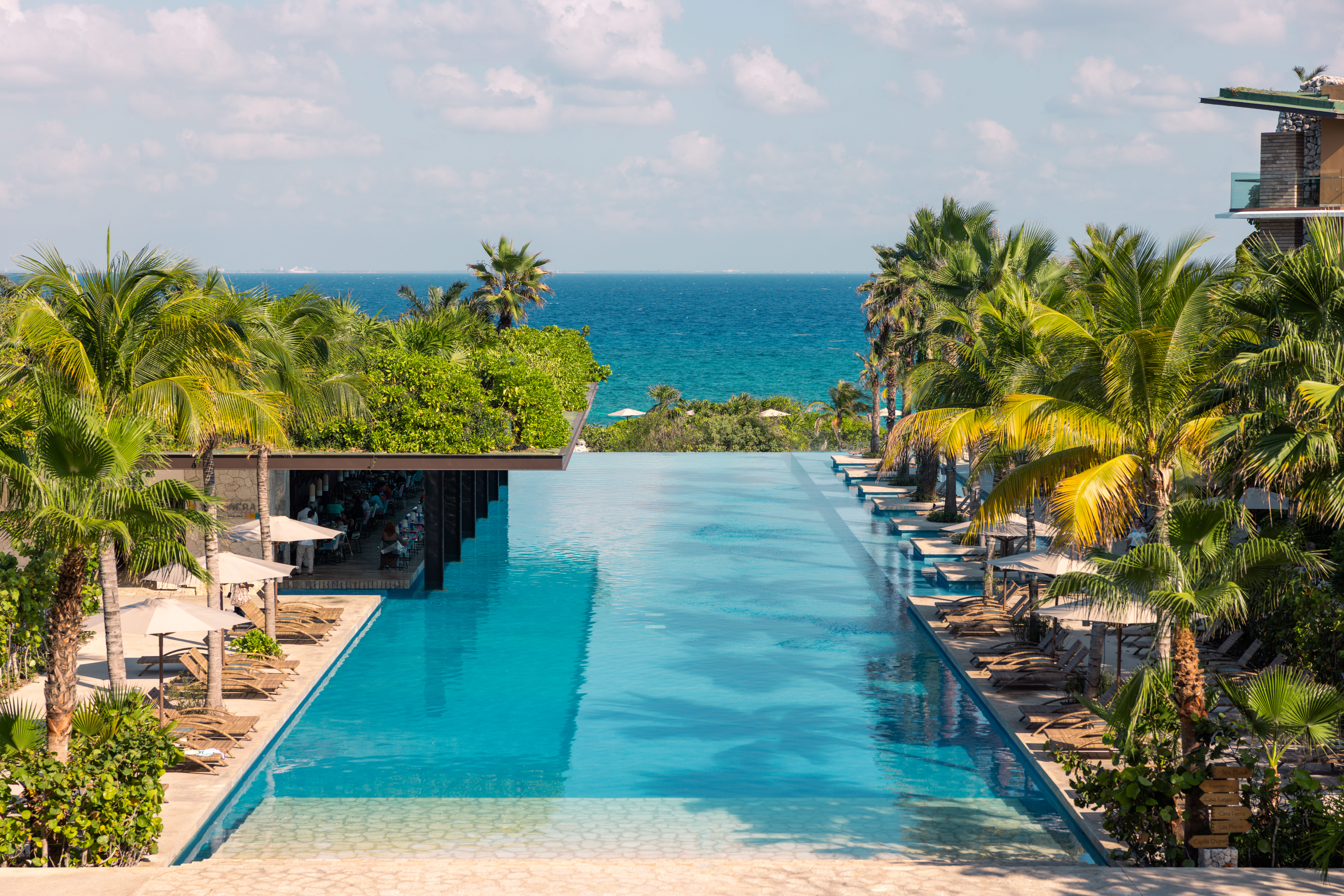 La Casa de la Playa infinity pool